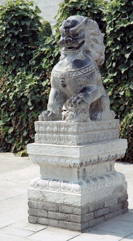 lion statue, Xian China.jpg